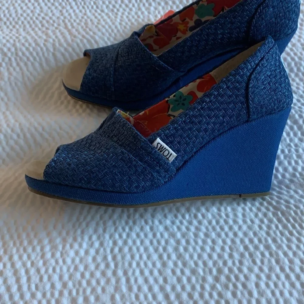 TOMS, wedges, NWT, size 7 1/2